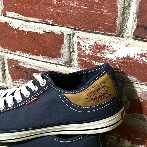 EUC. Levi’s denim look sneakers. Men’s size 8.5. - Picture 8 of 8